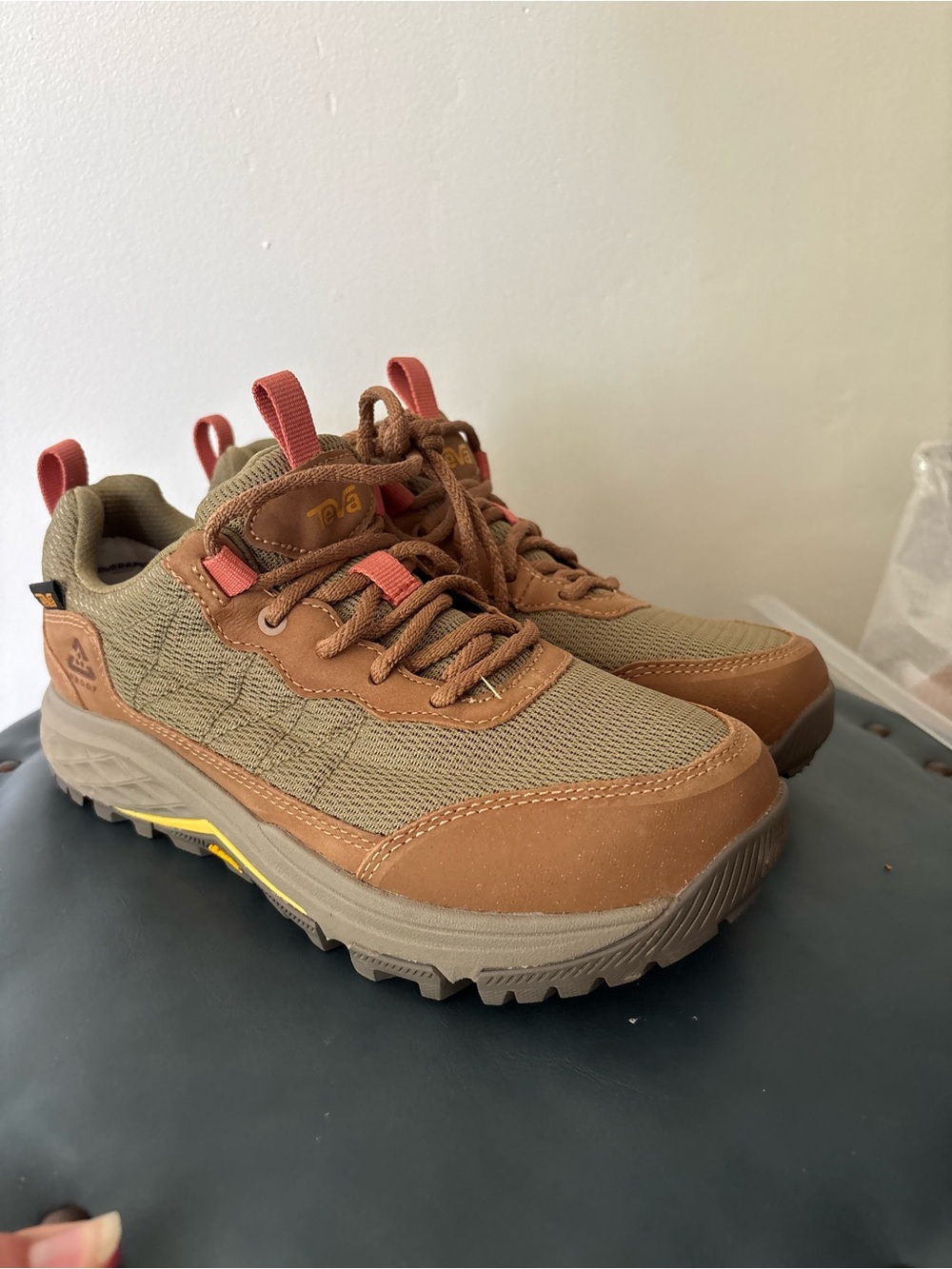 Teva Ridgeview low hiking boots women’s sand dune color size 6